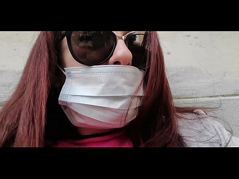 ❤️ Nicoletta se răzbună pe vecinul ei și face pipi în garajul lui (Special Covid19 Carantină italiană) ️ at us